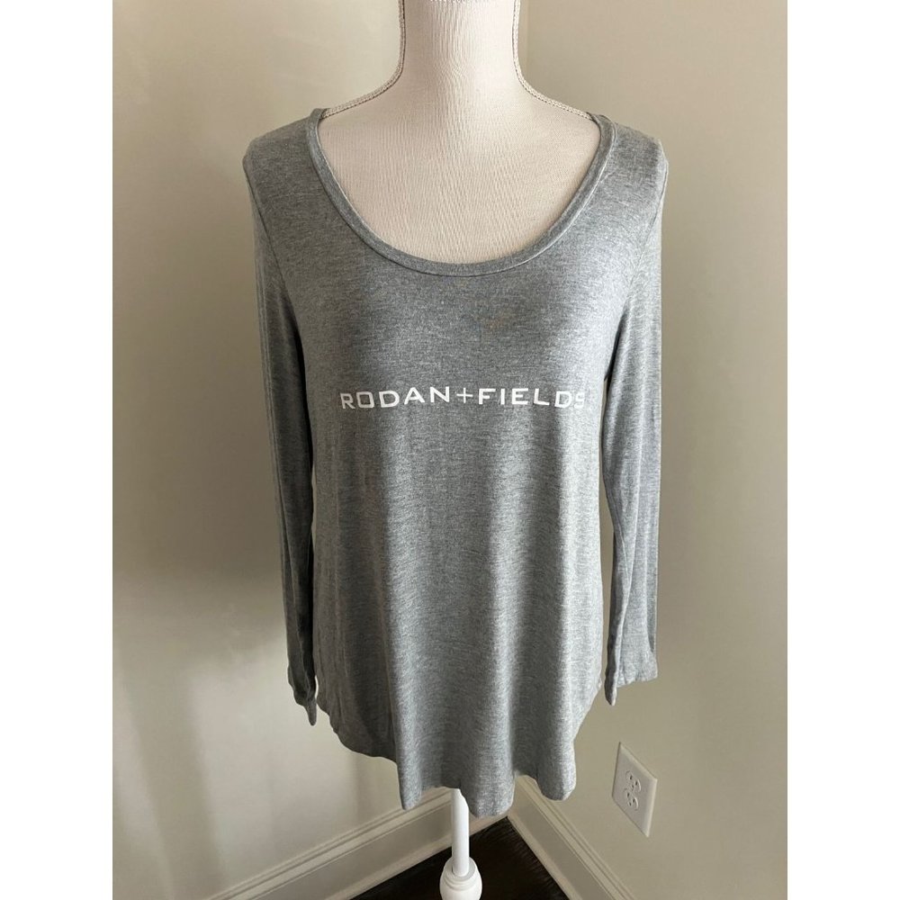 Rodan+Fields Gray Long Sleeve Tee Size Medium